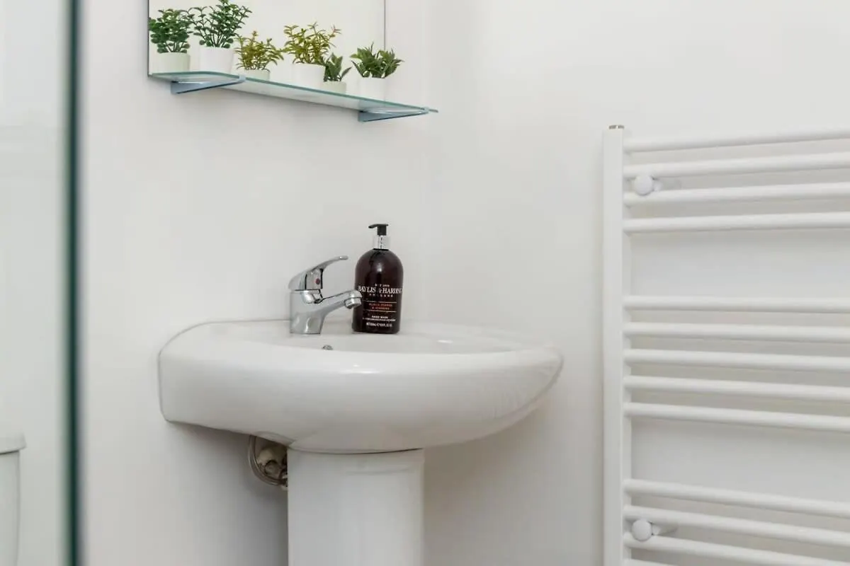 Contemporary 1 Bed Apartment -Belfast East Village
